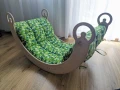 Bujak Drewniany z Poduszką Zielony Craft, idealną zabawkę Montessori dla Twojego dziecka. Poduszka Zielony Craft do bujaka Montessori, Bujaka dla dzieci z Poduszką Zielona Craft. Zielony Craft Poduszka do Bujak ze zjeżdżalnią i ścianką wspinaczkową