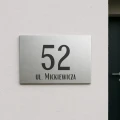Nowoczesna tabliczka adresowa 30x20 cm na ogrodzeniu – wzór 1, stal szczotkowana