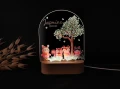 Personalizowana lampka LED dla dziecka przedstawiająca urocze leśne zwierzątka pod drzewem w kształcie serc, idealna jako dekoracja pokoju lub prezent na specjalną okazję.