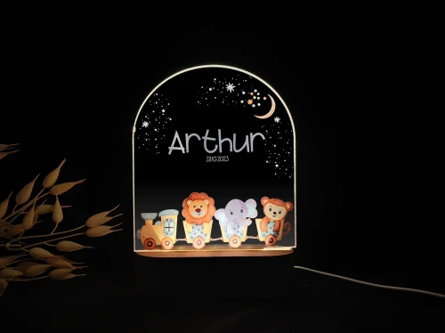 Personalizowana lampka LED dla dzieci z motywem pociągu ze zwierzątkami: lew, słoń i małpka, dekoracja do pokoju malucha.