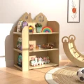 Regał Montessori domek – drewniana szafka z boczną biblioteczką do samodzielnej organizacji przez dziecko
