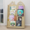 Regał Montessori z książkami dziecięcymi, wspierający naukę i samodzielny wybór lektur.