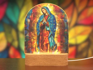 Lampka LED z Marią na plexi – witrażowy styl i personalizowane pudełko na prezent