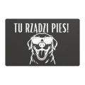 Tabliczka „Tu Rządzi Pies!” antracytowa z grafiką psa w okularach przeciwsłonecznych, wzór 5