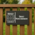 Tabliczka z tekstem ostrzegającym o monitoringu.