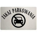 Znak przy wjeździe informujący o zakazie zatrzymywania się i parkowania.