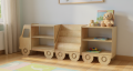 Mebel dziecięcy Montessori z otwartymi półkami i motywem auta