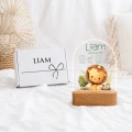 Metryczka urodzenia dla dziecka Lew – lampka LED z imieniem oraz pudełkiem z personalizacją